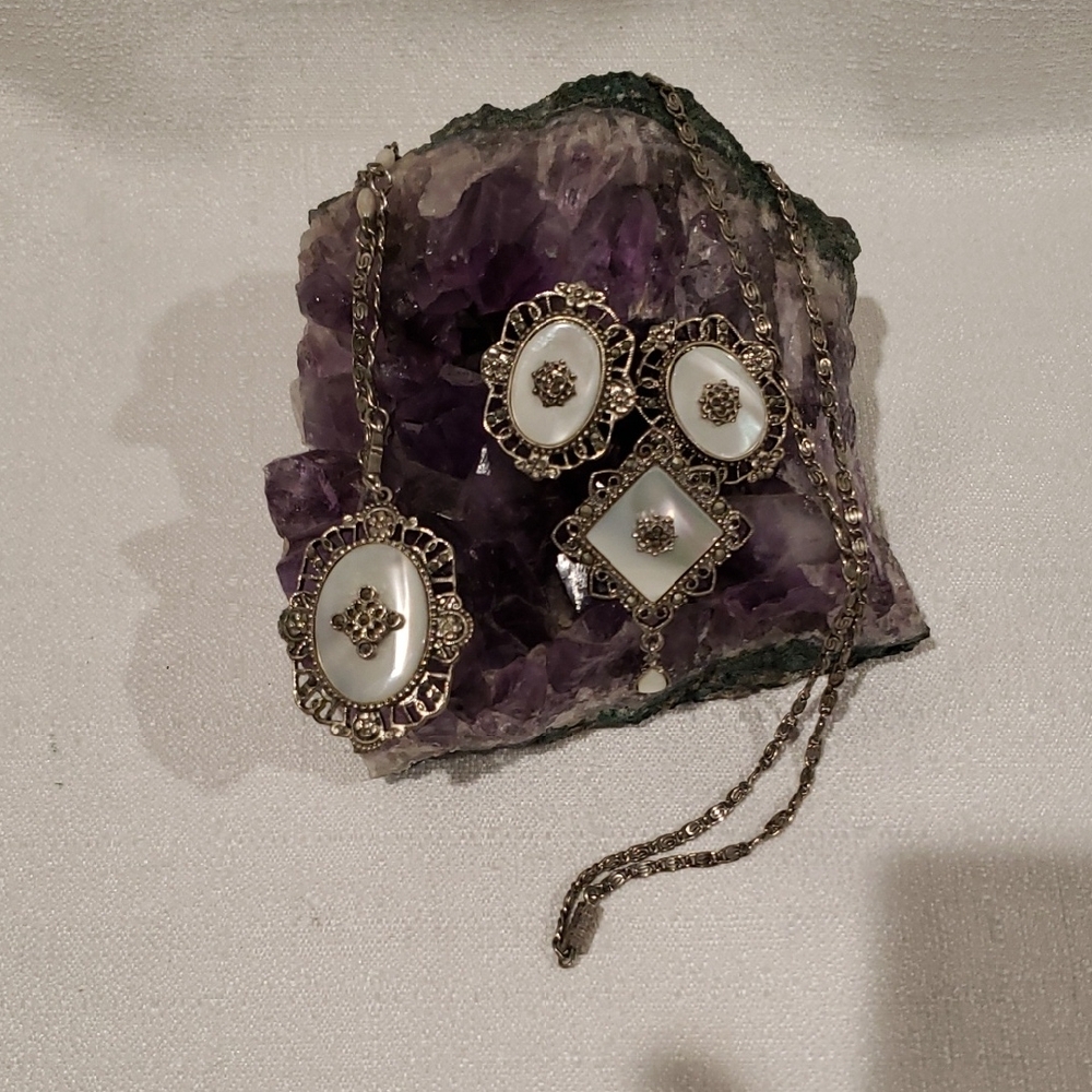 Vintage-Inspired Silver and White Necklace Set